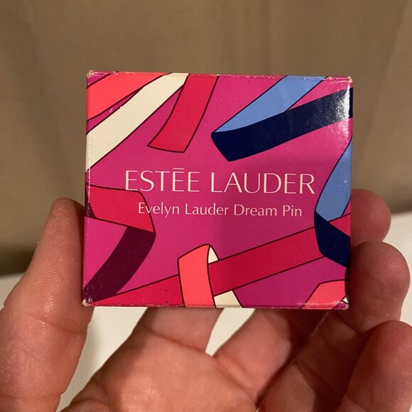 Estée Lauder Evelyn Lauder Dream Pin Breast‎ Cancer Awareness 2.5” Box - Picture 2 of 4